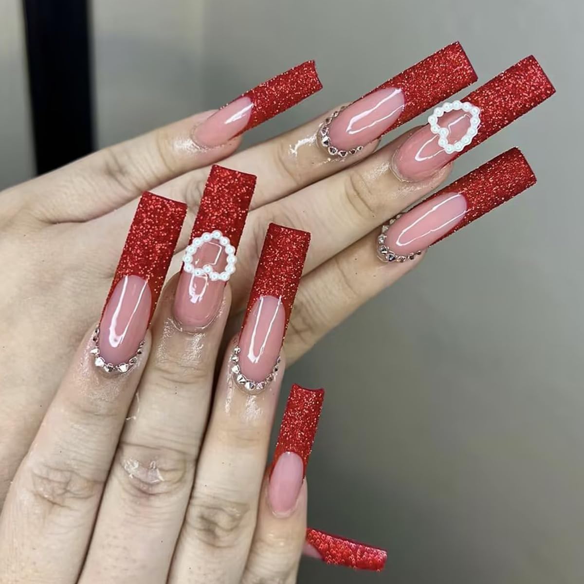 Glam Up Your Look with Our Elegant Silver French Tip Press-On Nails Featuring Heart Design - 24 Pcs of Stunning Rhinestone Full Cover False Nails for Women