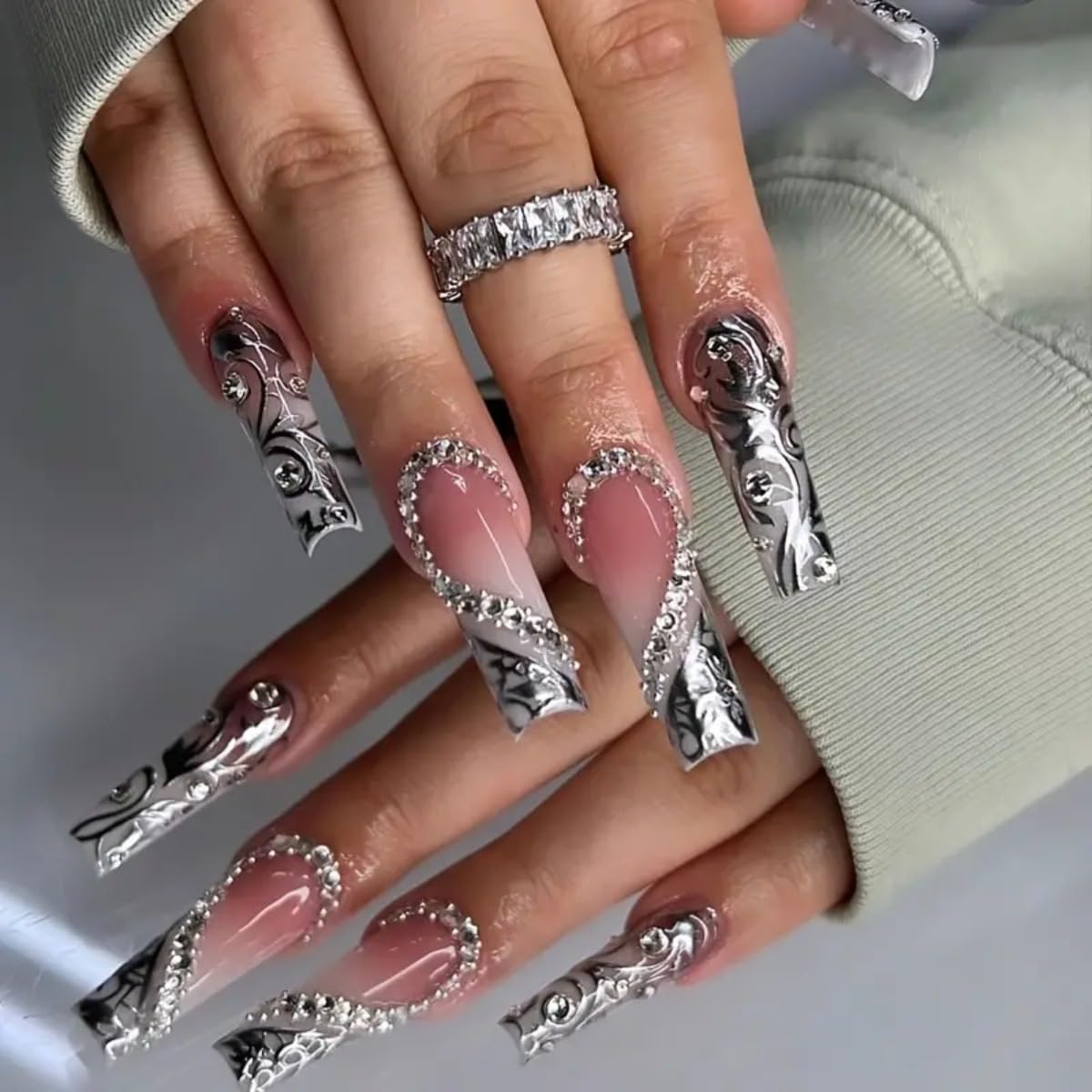 Glam Up Your Look with Our Elegant Silver French Tip Press-On Nails Featuring Heart Design - 24 Pcs of Stunning Rhinestone Full Cover False Nails for Women