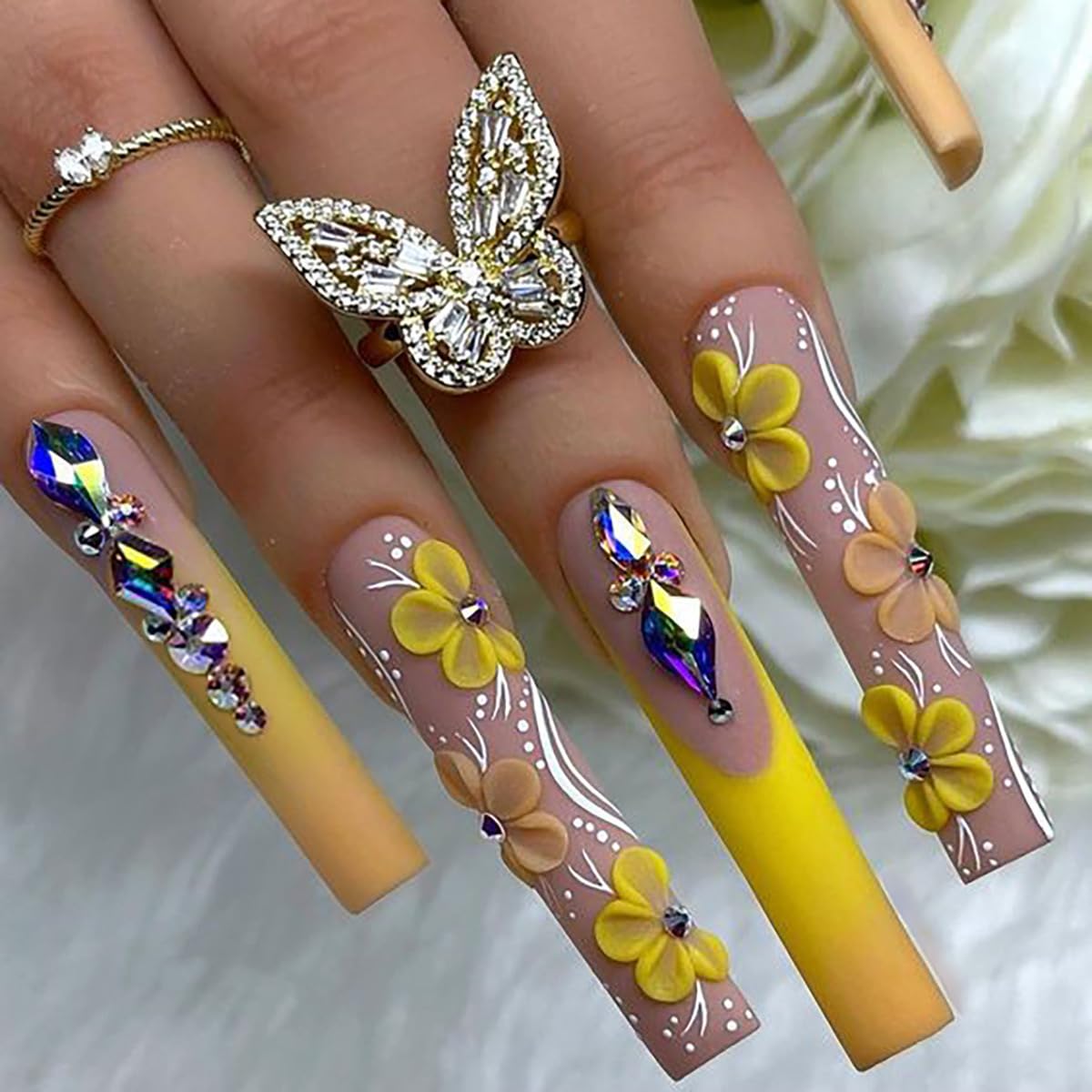 Glam Up Your Look with Our Elegant Silver French Tip Press-On Nails Featuring Heart Design - 24 Pcs of Stunning Rhinestone Full Cover False Nails for Women