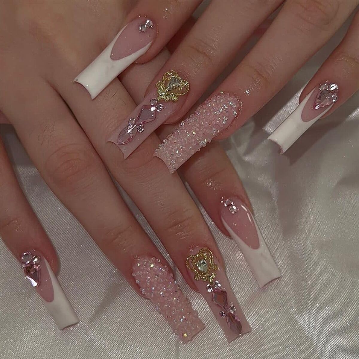 Glam Up Your Look with Our Elegant Silver French Tip Press-On Nails Featuring Heart Design - 24 Pcs of Stunning Rhinestone Full Cover False Nails for Women